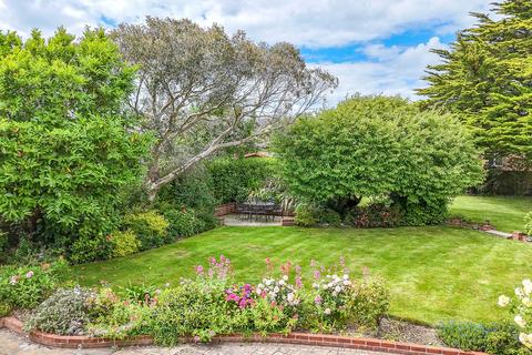 4 bedroom detached house for sale, Wharncliffe Road, Highcliffe, Christchurch, BH23