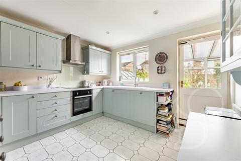 3 Avocet Close, West Mersea, Colchester, CO5 8DQ
