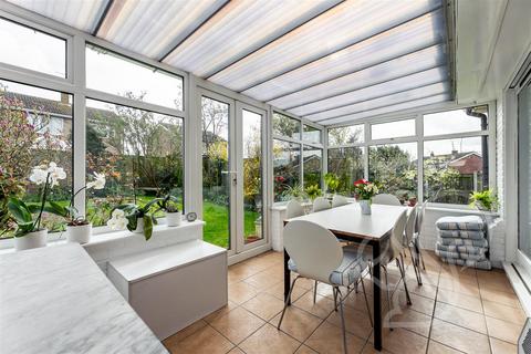 3 Avocet Close, West Mersea, Colchester, CO5 8DQ