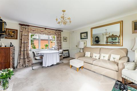 3 Avocet Close, West Mersea, Colchester, CO5 8DQ