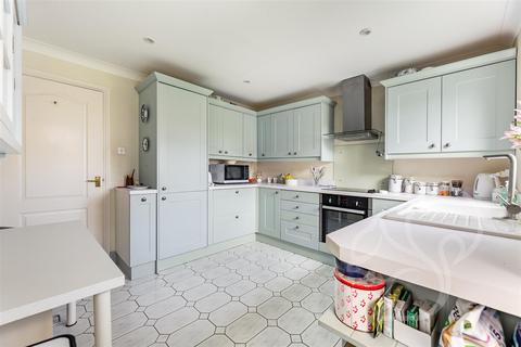 3 Avocet Close, West Mersea, Colchester, CO5 8DQ
