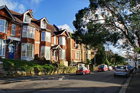 Property to rent - Woodland Vale Road, St. Leonards-On-Sea
