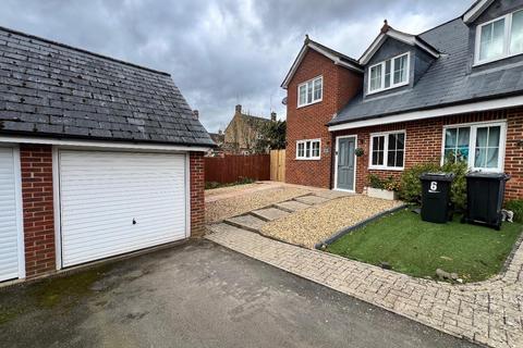 3 bedroom semi-detached house for sale - Marlow Close, Rothwell, Kettering