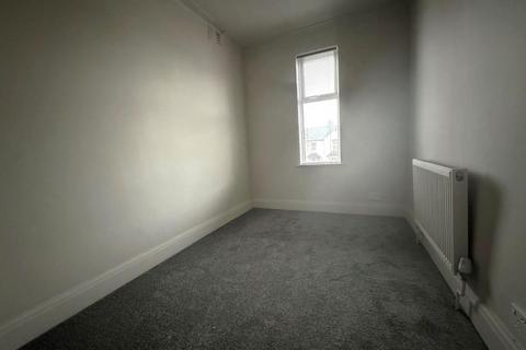 4 bedroom flat to rent, Hertford Road, Enfield EN3