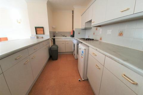 2 bedroom flat to rent, West Runton, Norfolk
