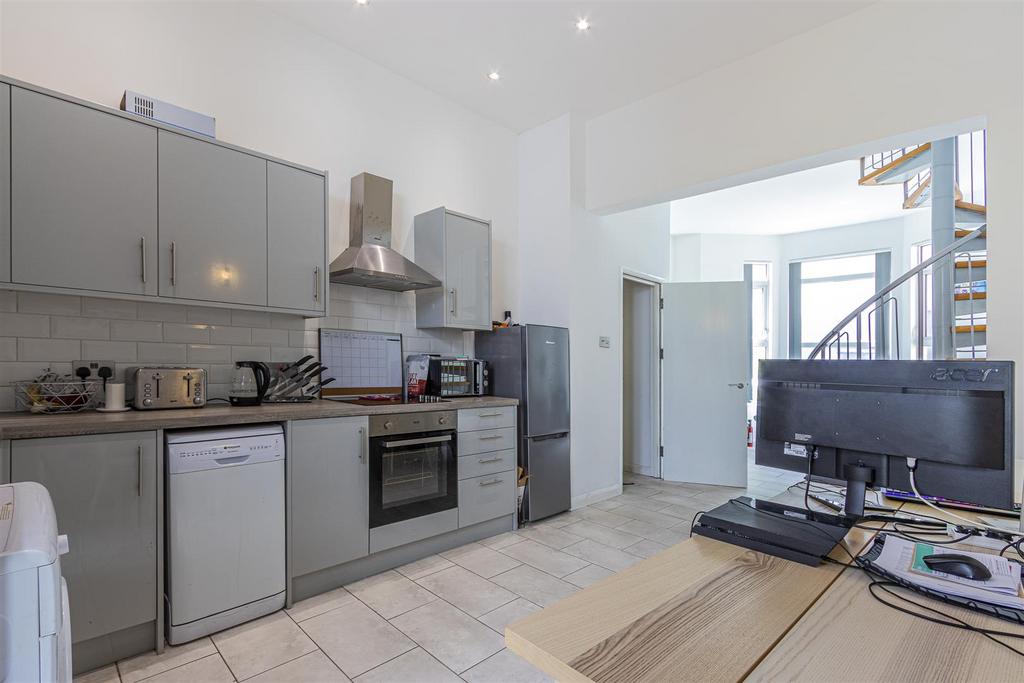 Howard Court 1-6.jpg