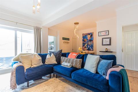 48 Amesbury Road, Cardiff, CF23 5DX
