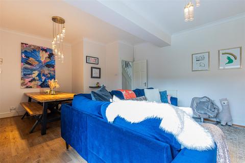 48 Amesbury Road, Cardiff, CF23 5DX