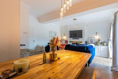 48 Amesbury Road, Cardiff, CF23 5DX