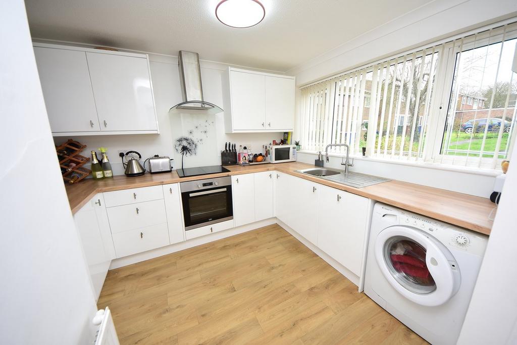 Garden Close, Banbury OX16 3 bed terraced house for sale £290,000