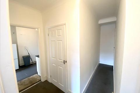 Studio to rent - London Road, Leigh-On-Sea