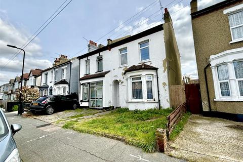 3 bedroom link detached house for sale, North Road, Westcliff-On-Sea