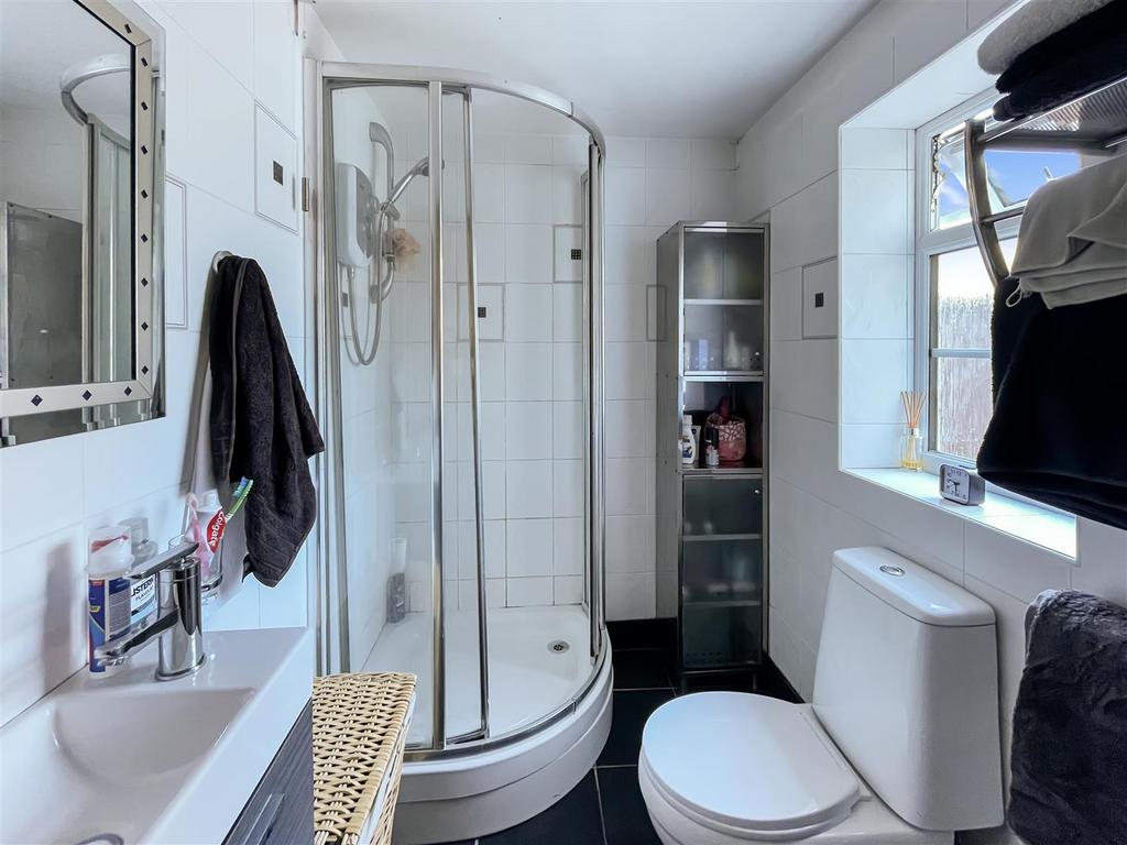 Ensuite.JPG