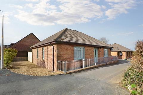 2 bedroom detached bungalow for sale - Ropeyard Close, Fishguard