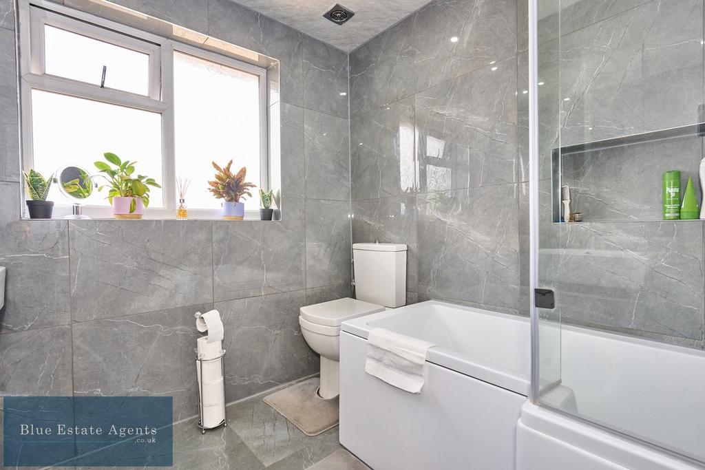 Family Bathroom Suite