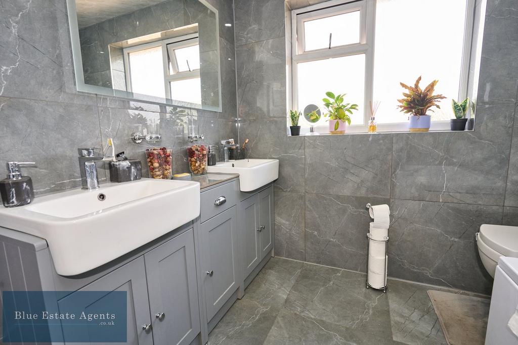 Family Bathroom Suite