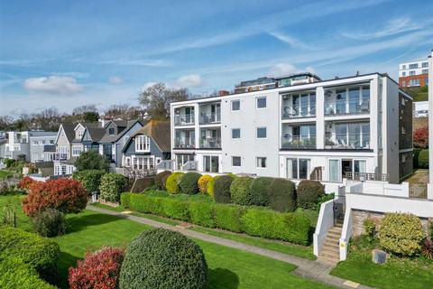 2 bedroom apartment for sale, Undercliff Gardens, Leigh-On-Sea