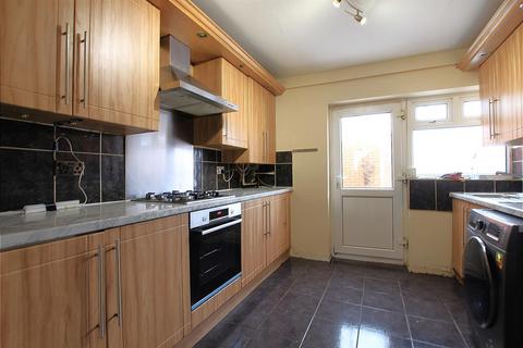 4 bedroom terraced house to rent, Lichfield Road, Hounslow TW4