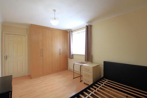 4 bedroom terraced house to rent, Lichfield Road, Hounslow TW4