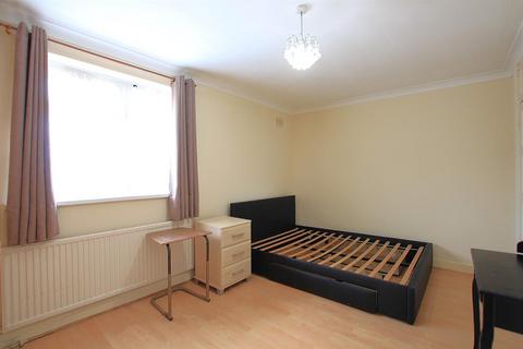 3 bedroom terraced house to rent - Lichfield Road, Hounslow TW4