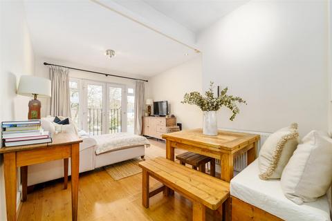 2 bedroom flat for sale, Windermere Road, Ealing W5