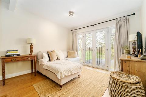 2 bedroom flat for sale, Windermere Road, Ealing W5