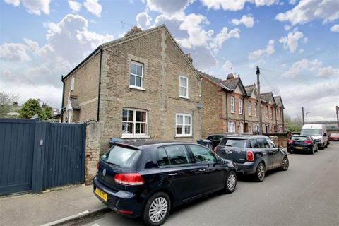 3 bedroom semi-detached house for sale - Raynham Street, Hertford