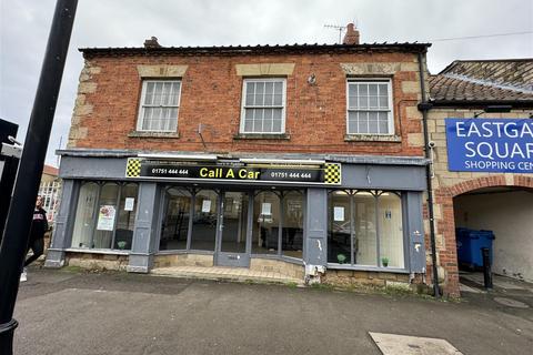 Retail property (high street) to rent - Eastgate, Pickering
