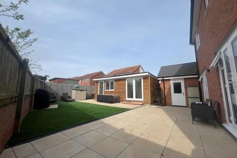 5 bedroom detached house for sale, Skippers Way, Walton on the Naze, CO14