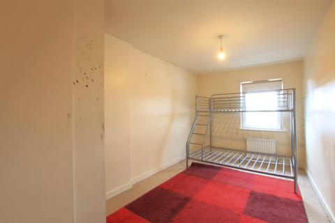 27 Canalside Gardens, Southall, UB2 5TJ