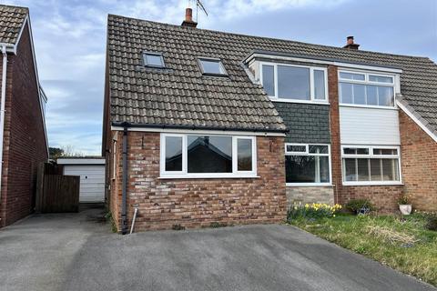 13 Abbots Garth, Seamer, Scarborough, YO12 4QN