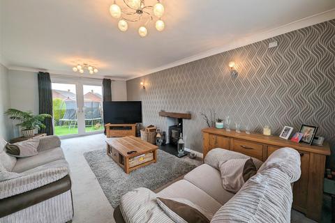 4 bedroom detached house for sale - Hovingham Drive, Scarborough