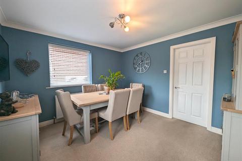 4 bedroom detached house for sale, Hovingham Drive, Scarborough