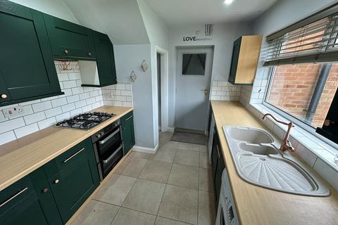 4 bedroom semi-detached house to rent - Bramley Garth, York, YO31