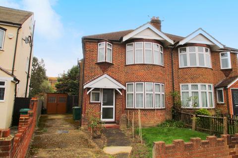 3 bedroom semi-detached house for sale - Gordon Close, Staines-upon-Thames, TW18