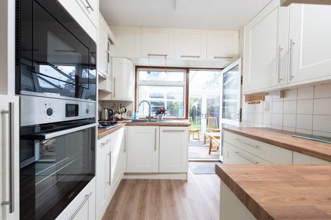 17 Gordon Close, Staines-upon-thames, TW18 1AP