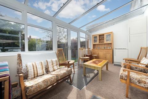 17 Gordon Close, Staines-upon-thames, TW18 1AP