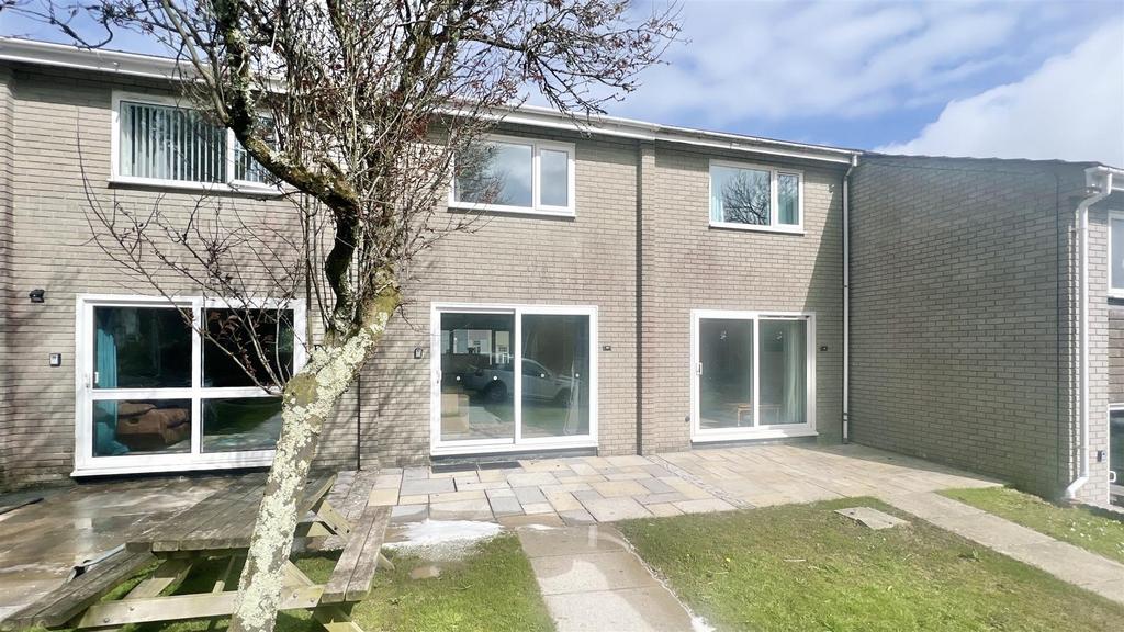 Atlantic Reach, Newquay TR8 2 bed terraced house for sale £62,000