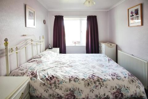 2 bedroom semi-detached bungalow for sale - Rockingham Way, Leeds LS15