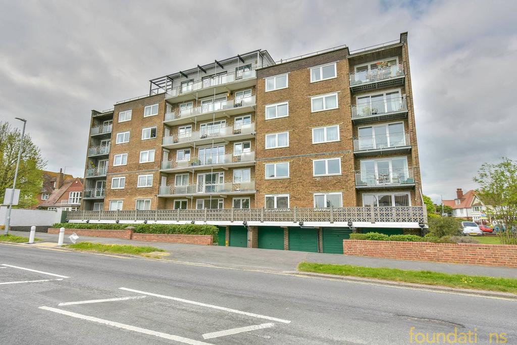 Sutherland Avenue, BexhillonSea, TN39 3 bed flat for sale £289,995