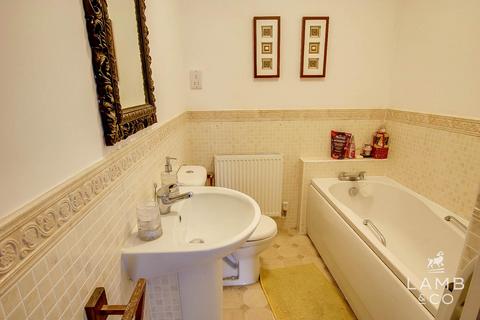 4 bedroom terraced house for sale, Harpers Way, Clacton-On-Sea CO16