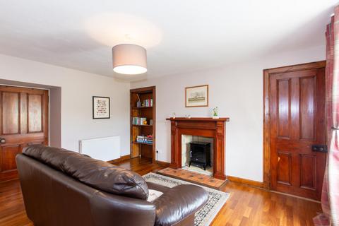 Nia Roo The Square, Tomintoul, Ballindalloch, AB37 9ET