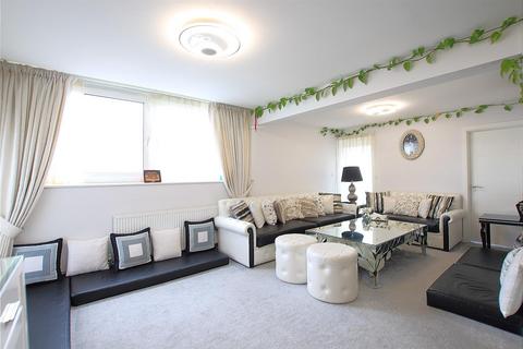 4 bedroom penthouse to rent, Westbourne House, Wheatlands TW5