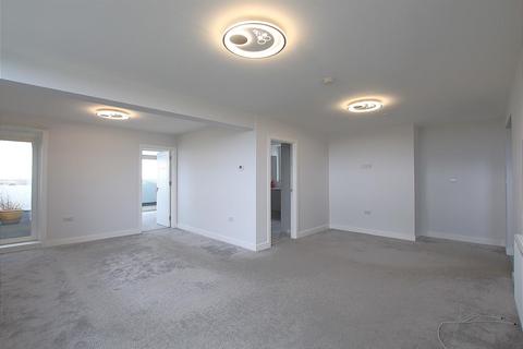 4 bedroom penthouse to rent, Westbourne House, Heston TW5