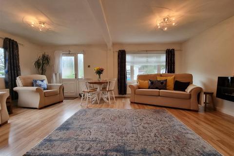 3 bedroom park home for sale, Woodside Park, Juggins Lane, Earlswood