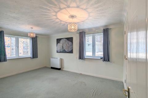 1 bedroom flat for sale, High Street, Feltham, TW13