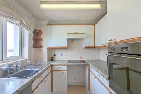 1 bedroom flat for sale, High Street, Feltham, TW13