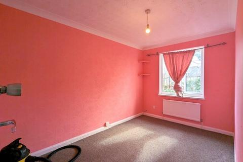 2 bedroom end of terrace house for sale - Ennerdale Close, Feltham, TW14