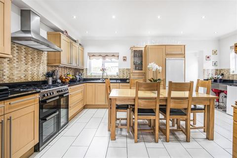 4 bedroom semi-detached house for sale, Summit Way, London