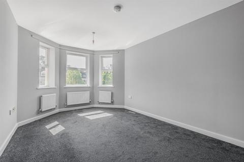 2 bedroom apartment for sale - Elmhurst Court, Heathcote Road, Camberley GU15